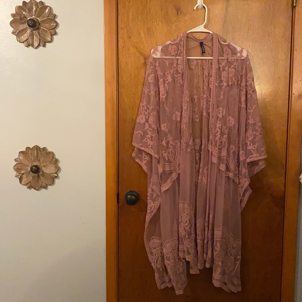 Kimono Torrid never worn. No tags.